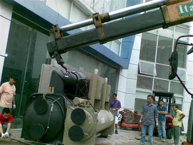 皋兰县随车吊和汽车吊的核心区别是什么？哪种更省钱？